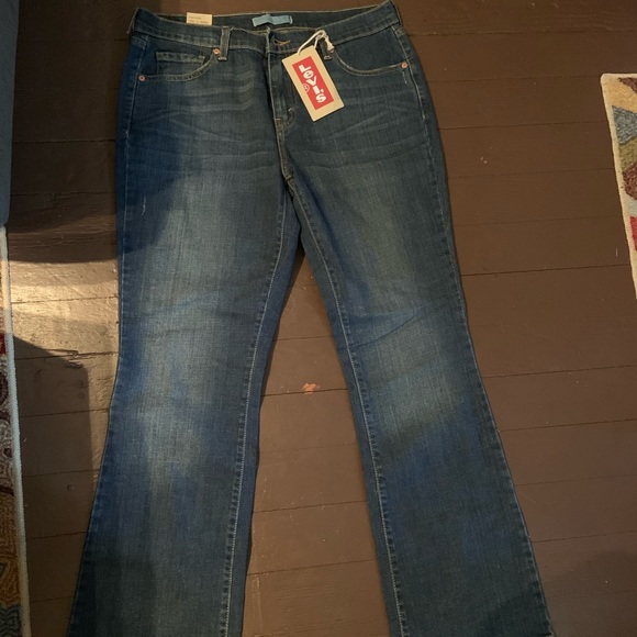 Levi’s Boot Cut Jeans - Picture 1 of 7